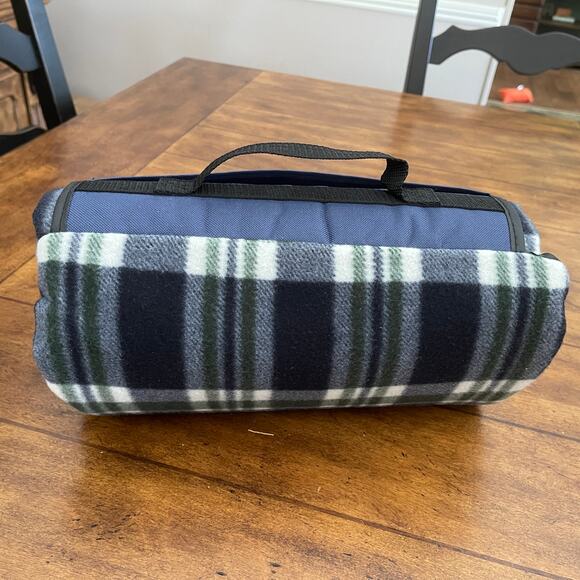 Blanket Throw With Carry Handle Cozy Warm Blue Green Plaid 46 x 52" A-51 - Picture 2 of 10
